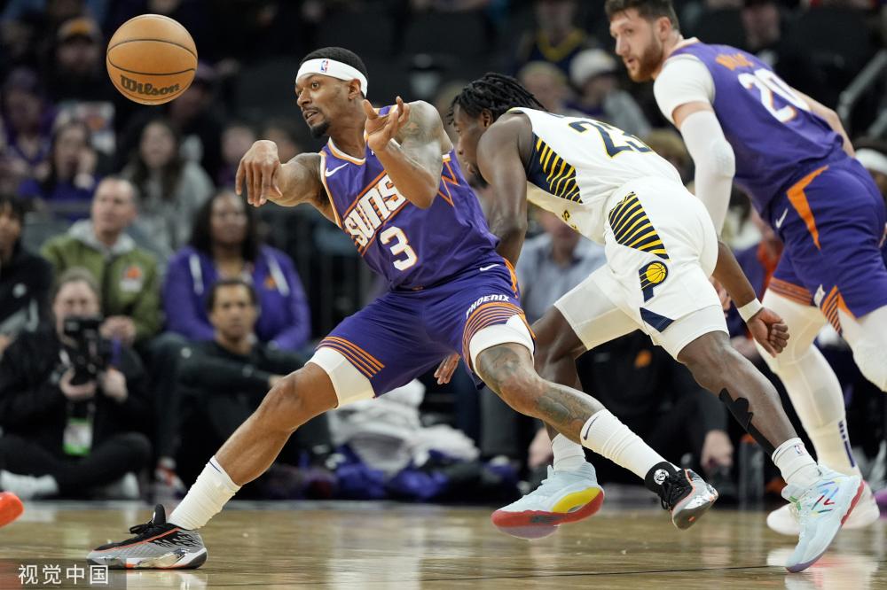 他在中场的 他在中场的