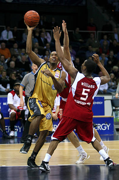 转会市场的 转会市场的